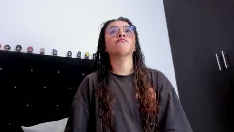 alexandra clauss online show from March 19, 4:33 pm