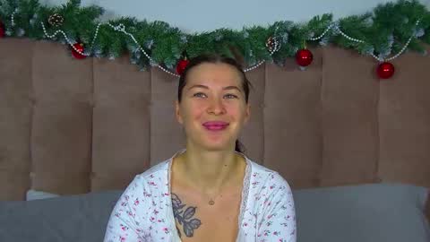 AlexandraBloom online show from December 14, 6:25 pm