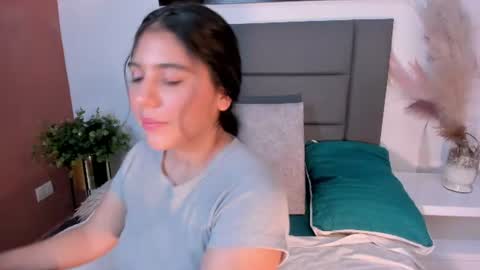 Alexandra Cruz online show from July 1, 6:18 pm