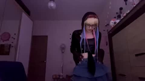 Lia online show from November 22, 3:15 pm