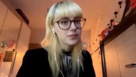 Lia online show from November 13, 2:05 pm