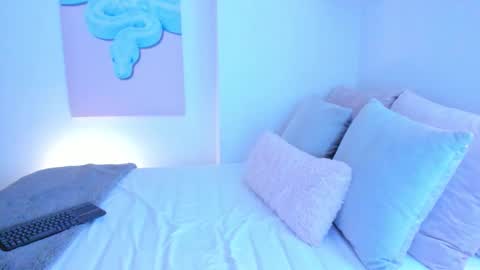 Alexiis 3 online show from October 7, 1:04 pm