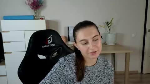 Alice online show from October 18, 9:38 pm