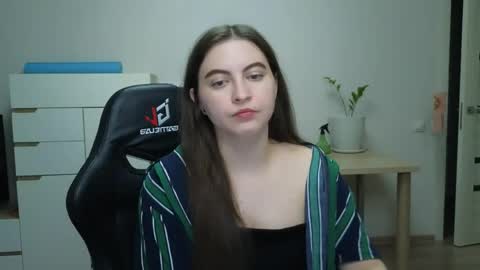 Alice online show from April 4, 7:45 pm