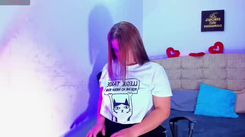 alice_summer1 online show from December 14, 3:01 am