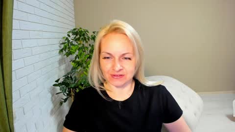 Alicee online show from February 8, 7:05 pm