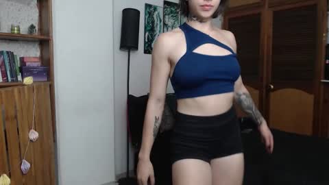 alicee_logan_ online show from February 7, 2:37 am