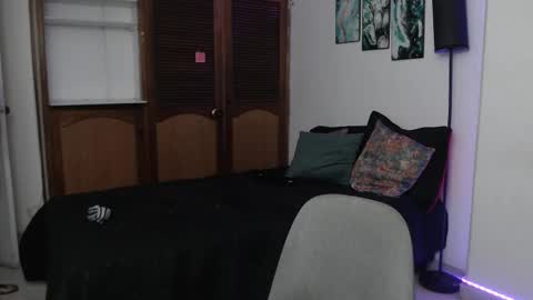 alicee_logan_ online show from October 26, 2:07 am