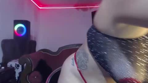 aliceesmiths online show from February 13, 6:27 pm