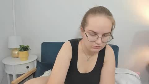 alicesensitive online show from November 16, 11:43 am