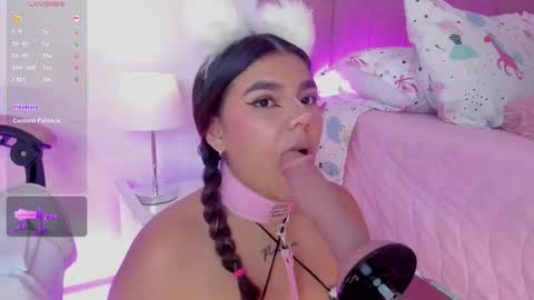 A L I C E  T H U N D E R online show from October 24, 4:52 am