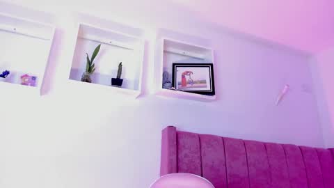 A L I C E  T H U N D E R online show from October 1, 4:50 am