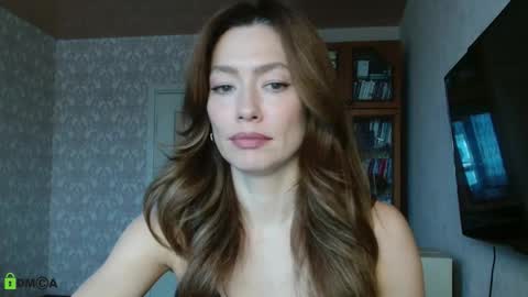 Alicia online show from November 20, 9:43 am