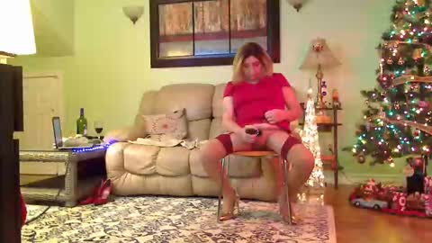 Alicia deHart  Trans MtF Help me reach 1000 Followers. Its FREE online show from December 22, 3:42 am