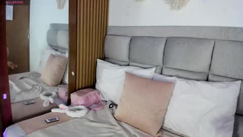 Alina Sauvage online show from November 3, 4:00 pm