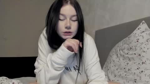 Aline Greeeen online show from November 9, 8:10 am