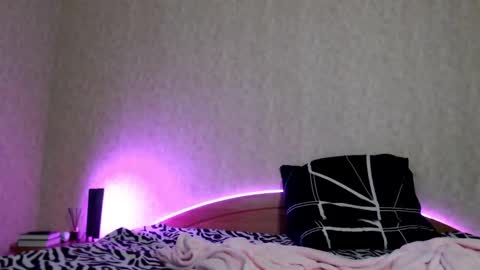 alisaadoll online show from October 27, 1:39 pm