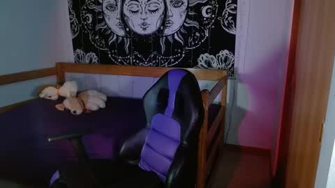 alisha17love online show from September 12, 8:01 am