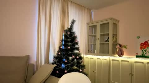 Alisia online show from January 6, 7:23 am