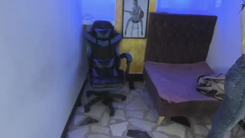 ALISON MOON online show from November 4, 11:04 am