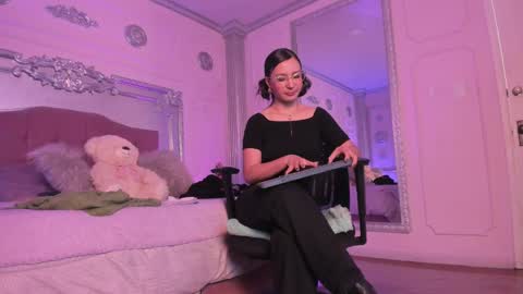 Alison Fishert online show from January 13, 11:52 am