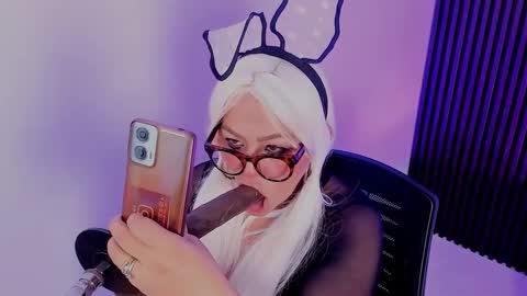 Aliyahs stone online show from November 14, 2:39 pm