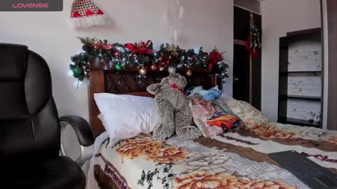 Andrea..... online show from December 21, 7:27 pm