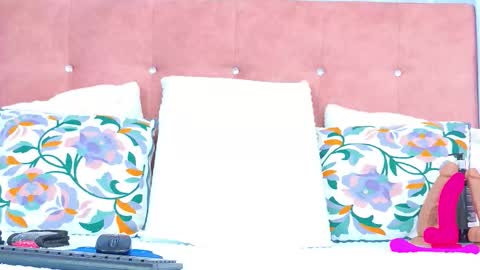 Allicia online show from November 18, 7:15 pm