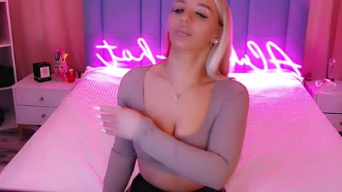 AlwaysHot online show from January 20, 3:04 am