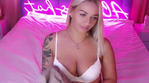 AlwaysHot online show from October 17, 3:21 am