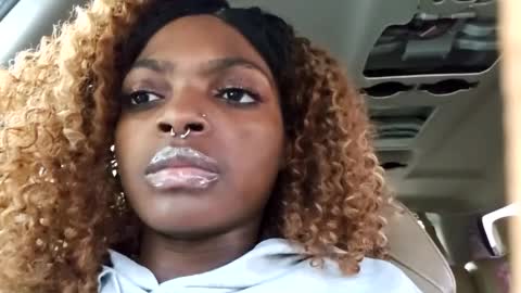 allylicious online show from January 26, 10:46 pm