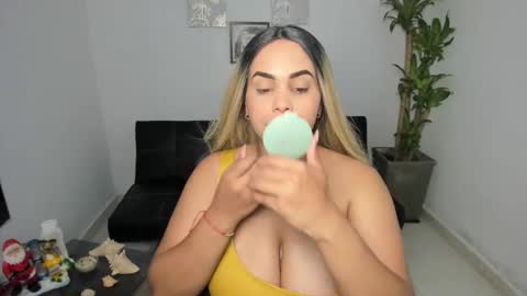 allyssann online show from December 18, 10:02 pm