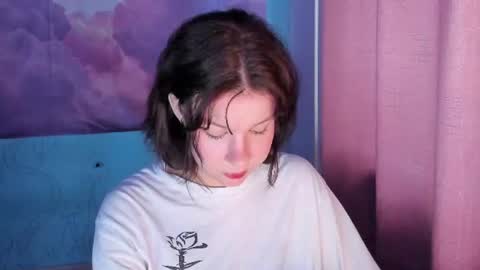 alyaska_yang online show from July 25, 11:50 am