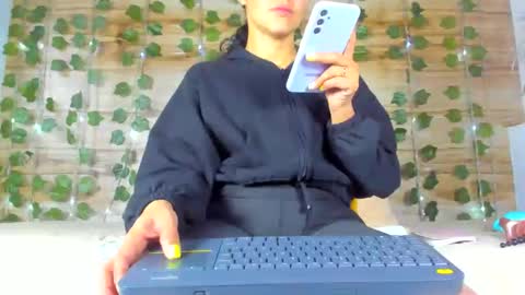 alyssia online show from February 13, 12:43 pm