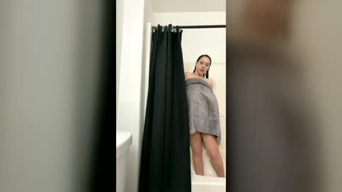 Alyssiaamorexo online show from June 24, 6:29 pm