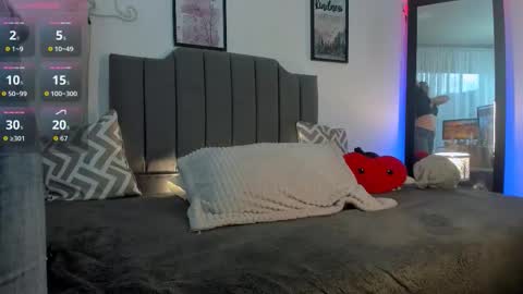 Hi Im AmaiaHelp me reach 100 likes online show from September 30, 10:14 pm