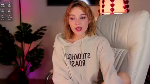 Amanda  fox online show from February 19, 1:28 pm