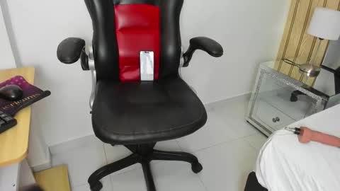 Amanda Marcuzzi  online show from February 26, 1:15 am