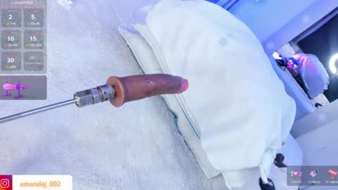 amandajoness  online show from April 18, 7:58 pm