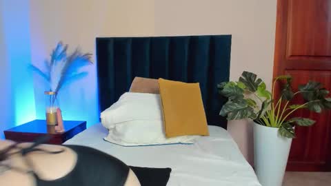 Amara Yasbel online show from December 1, 5:48 pm