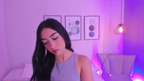 ambarevans_ online show from October 18, 11:35 am