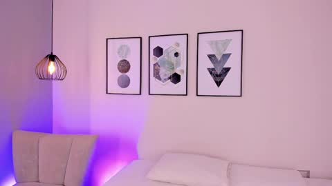 ambarevans_ online show from September 14, 12:14 pm