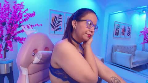 amber__rouge online show from January 14, 3:33 am