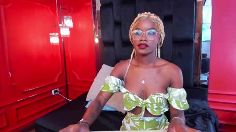 Amelia Adams online show from September 26, 5:10 pm