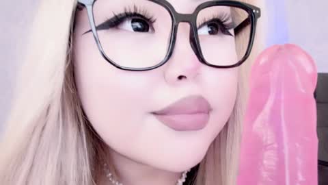 Amelia online show from January 18, 11:00 pm