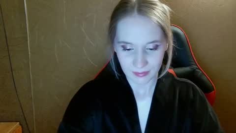 Amelia  online show from July 1, 7:02 pm