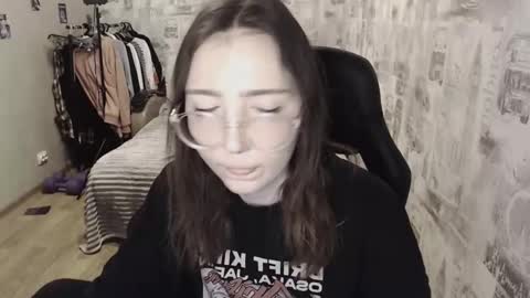 Amelia online show from December 20, 1:43 pm