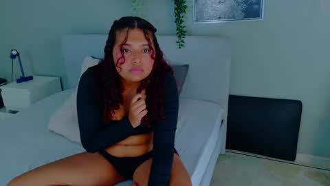 amelialaurent_ online show from July 1, 7:35 pm