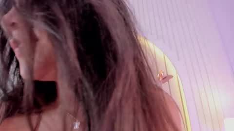 Amelia online show from October 27, 9:20 pm