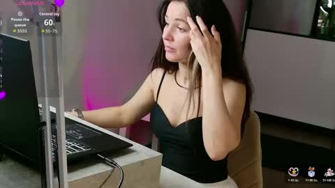 amelinamersi online show from April 18, 7:07 pm